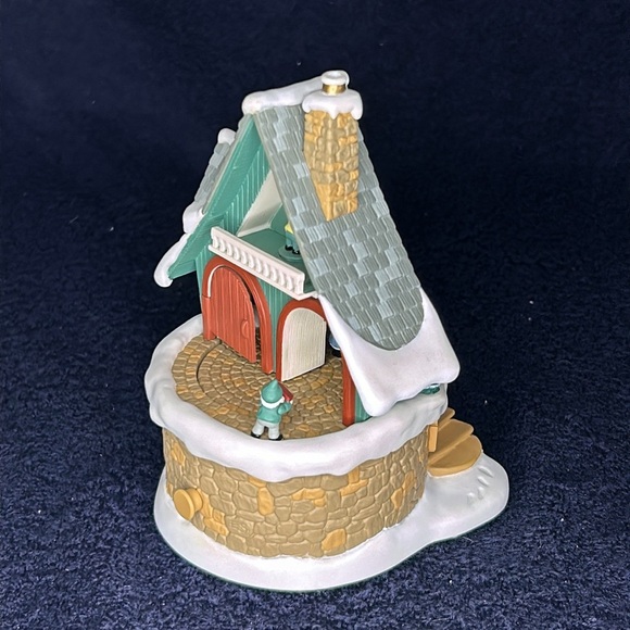 Hallmark “Santa’s Merry Workshop” Music Box with Movement 1998, Vintage - Picture 6 of 9